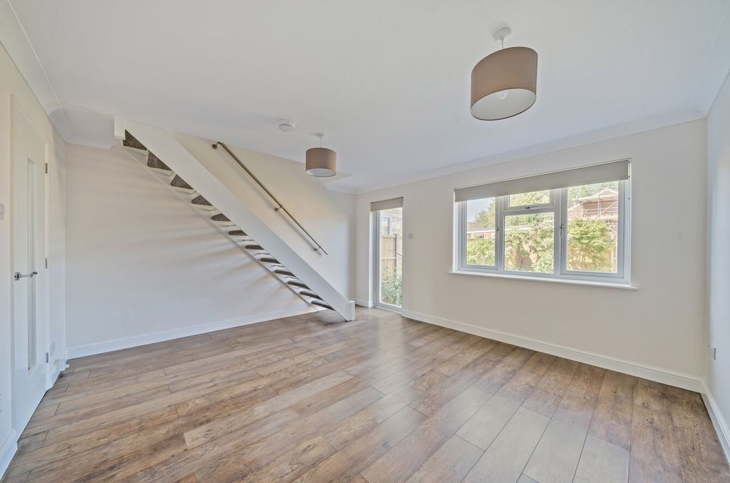 Property photo 2 of 12 1289760-30-6824Be...
