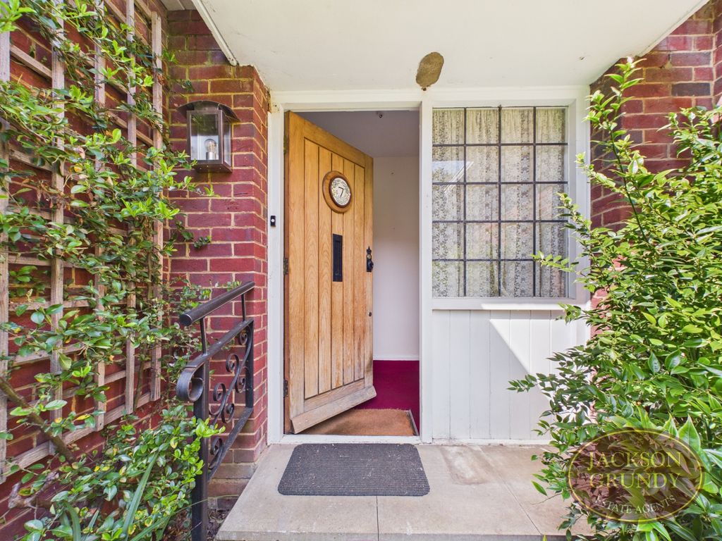 Property photo 2 of 16 The Crescent