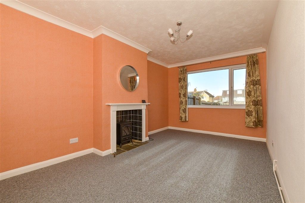 Property photo 3 of 14 Lounge