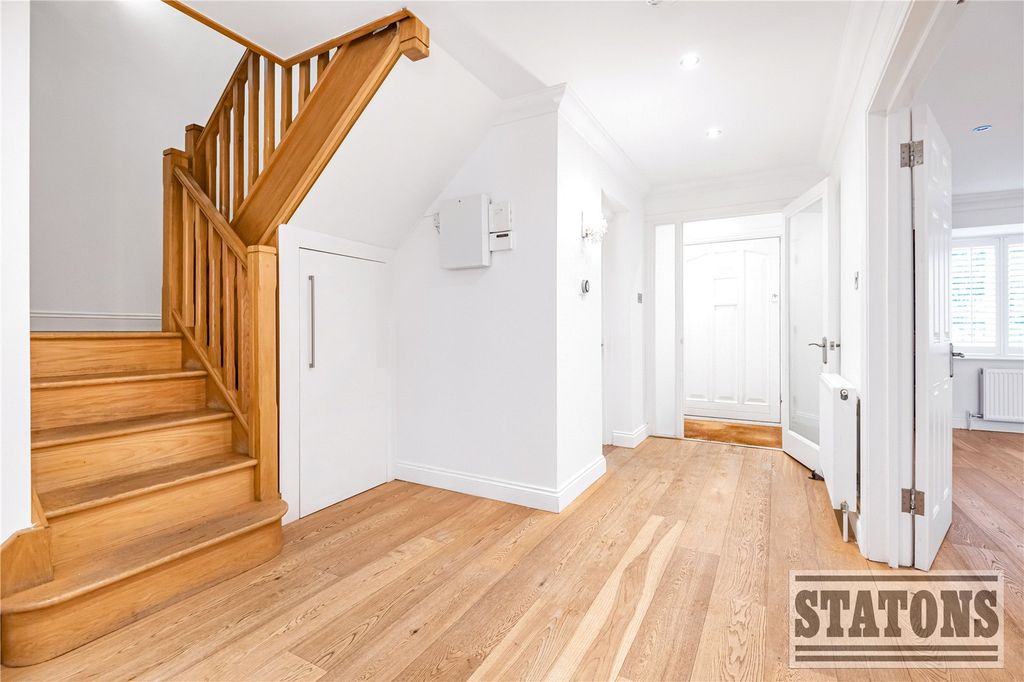 Property photo 2 of 27 Picture No. 34