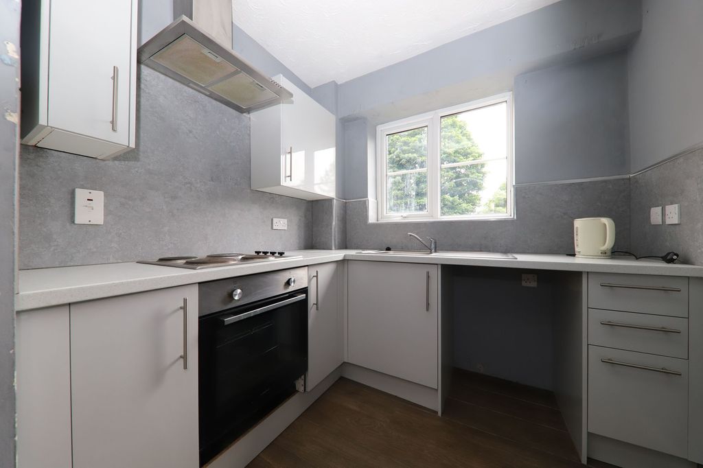 Property photo 2 of 9 Kitchen
