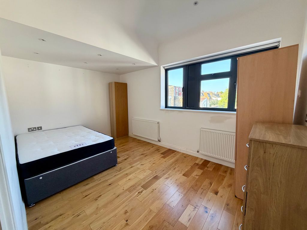 Property photo 3 of 4