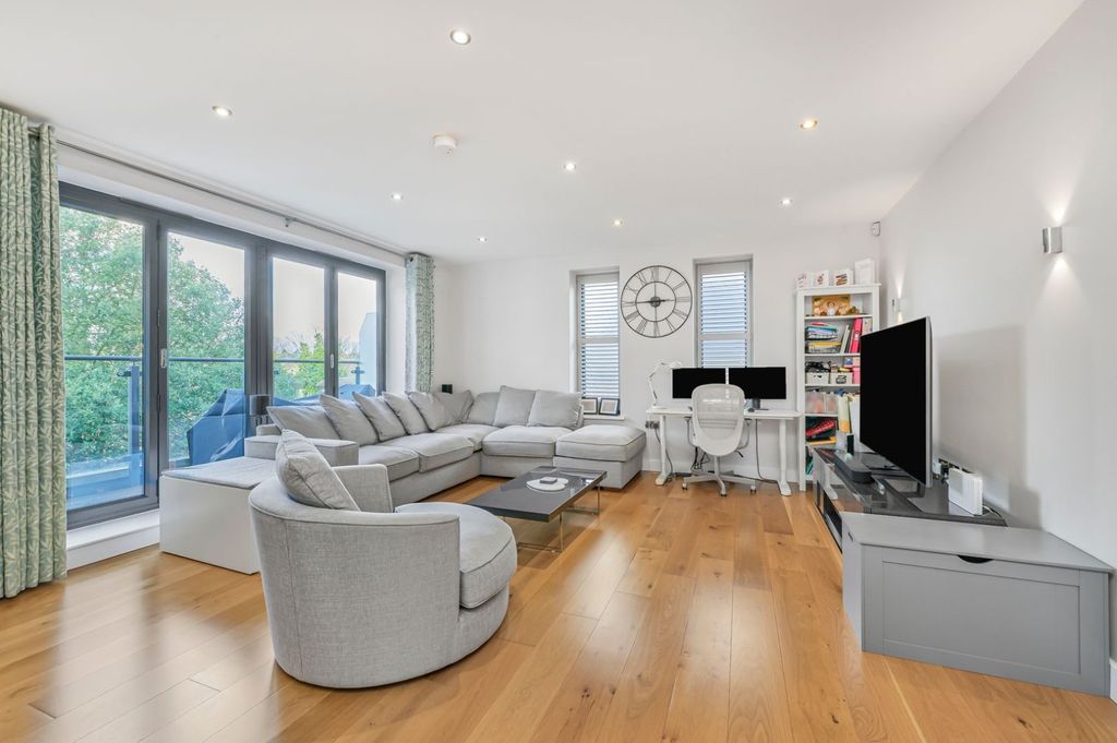 Property photo 2 of 19 Picture No. 04