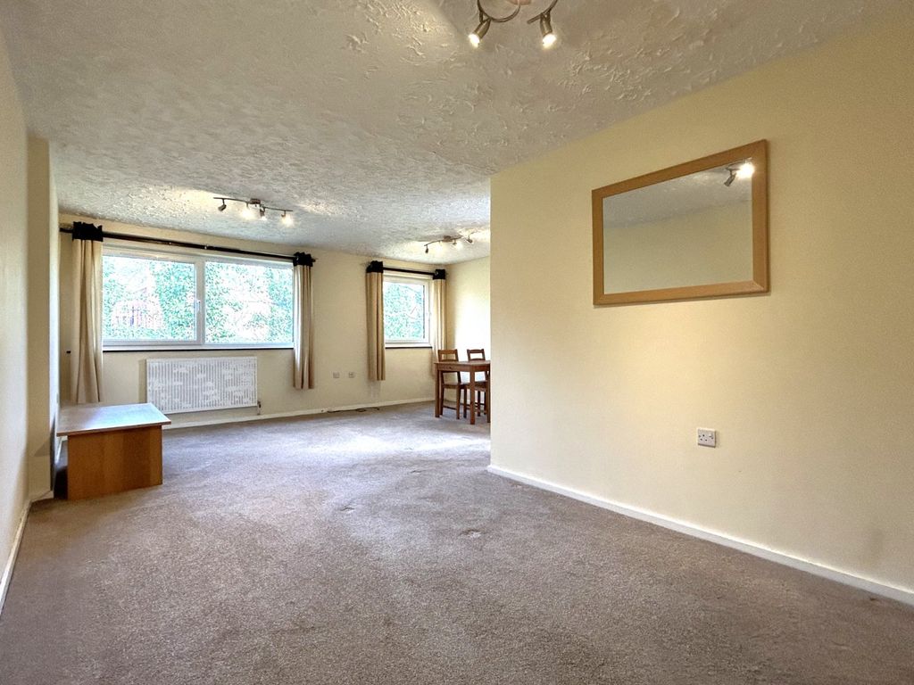 Property photo 2 of 8 Picture No. 14