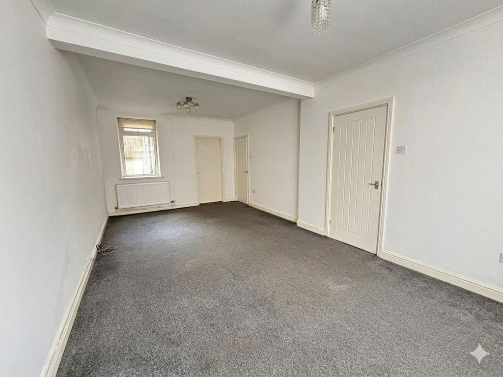 Property photo 3 of 19 Gemini_Generated_Image_8Kg6Xg8Kg6Xg8Kg6.Png