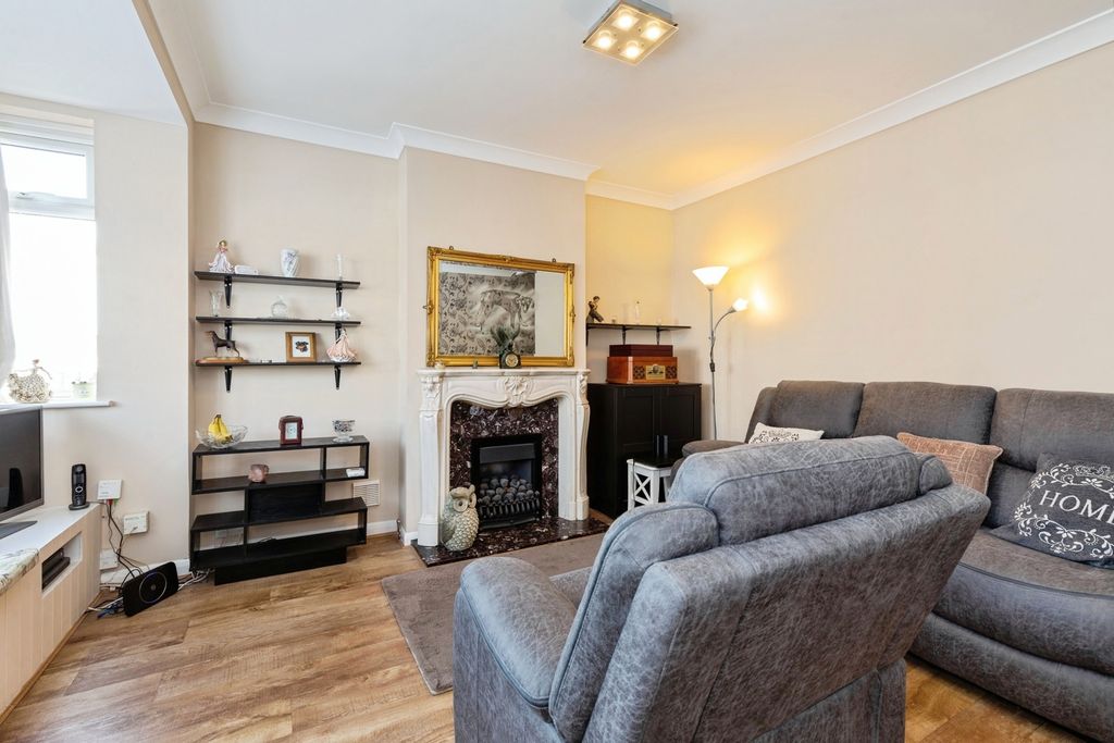 Property photo 3 of 19 Pbox-Img.Jpg
