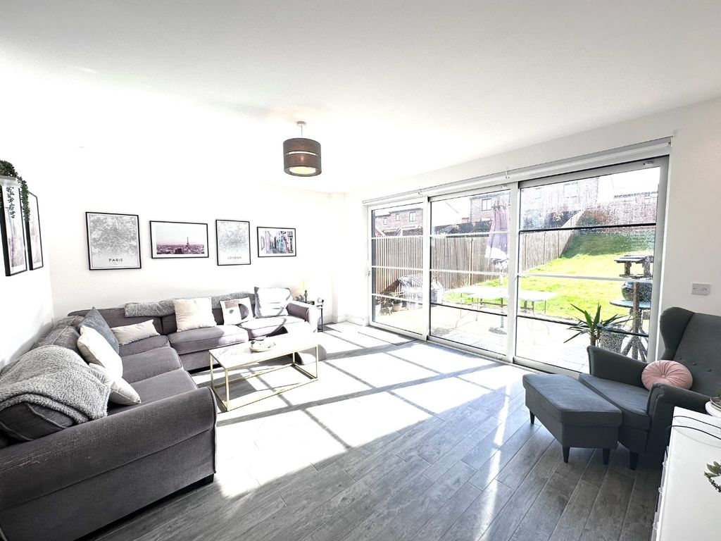 Property photo 2 of 11 2870463