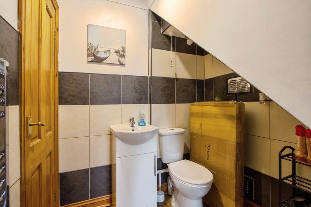 Property photo 3 of 21