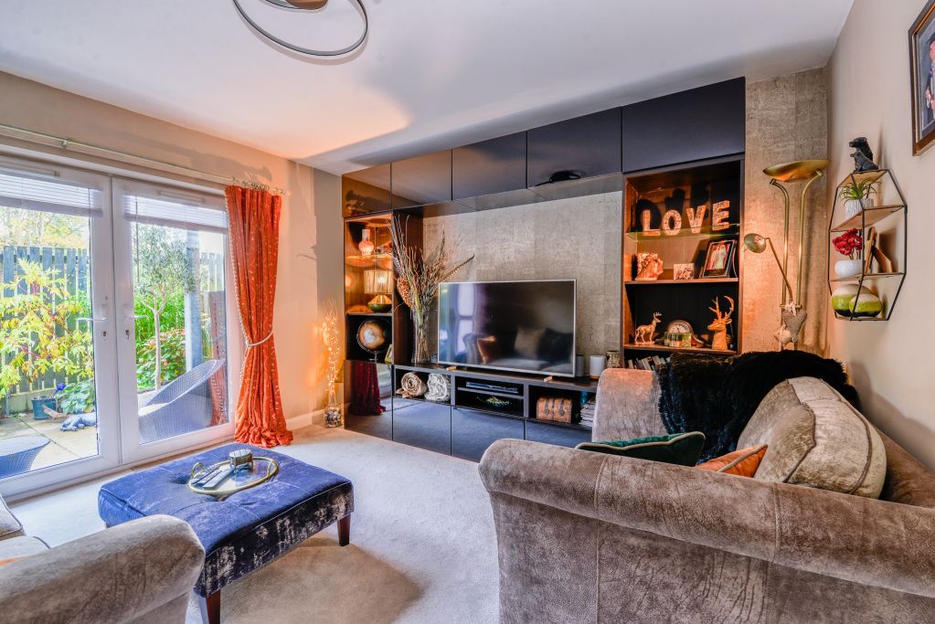 Property photo 3 of 22 Lounge