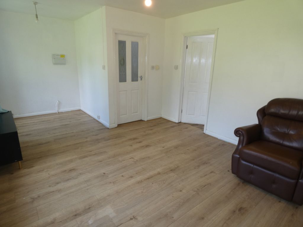 Property photo 3 of 10 Living Room