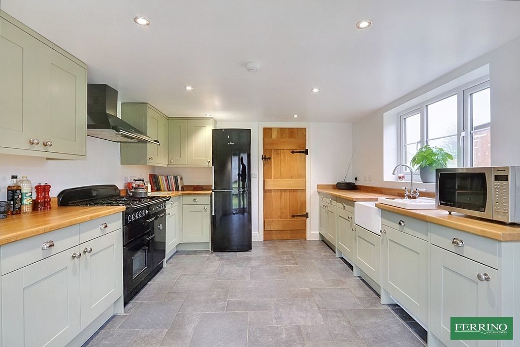 Property photo 2 of 20 Kitchen Breakfast Room
