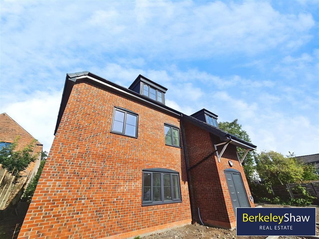 Property photo 1 of 11 External