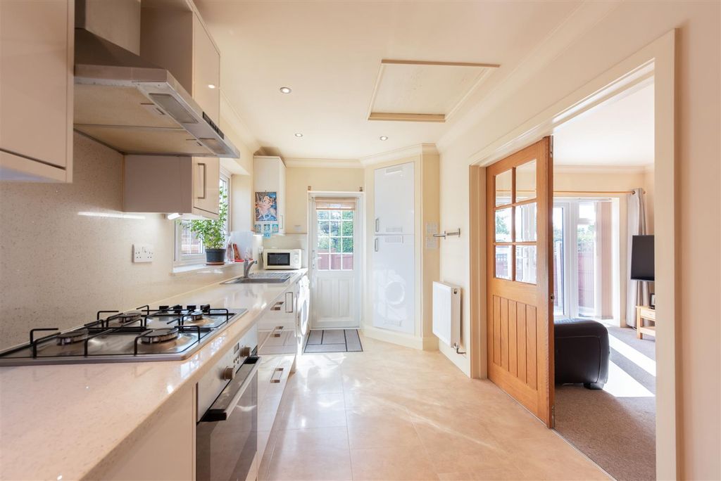 Property photo 3 of 17 Kitchen.Jpg