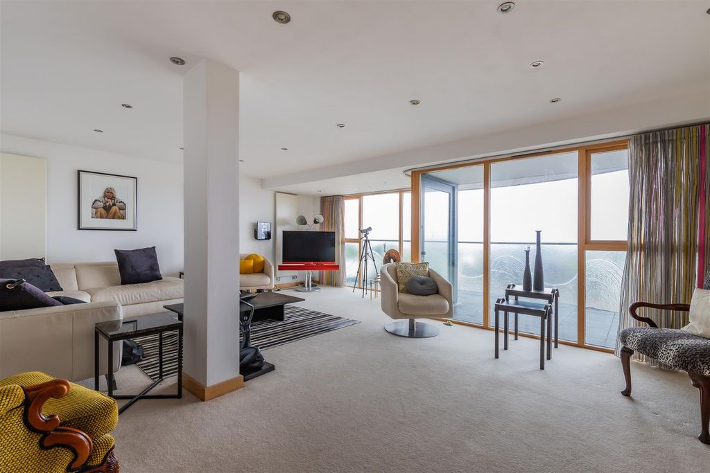 Property photo 2 of 25 1A (25 Of 42).Jpg