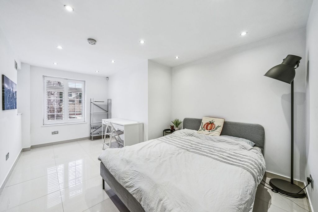 Property photo 3 of 26