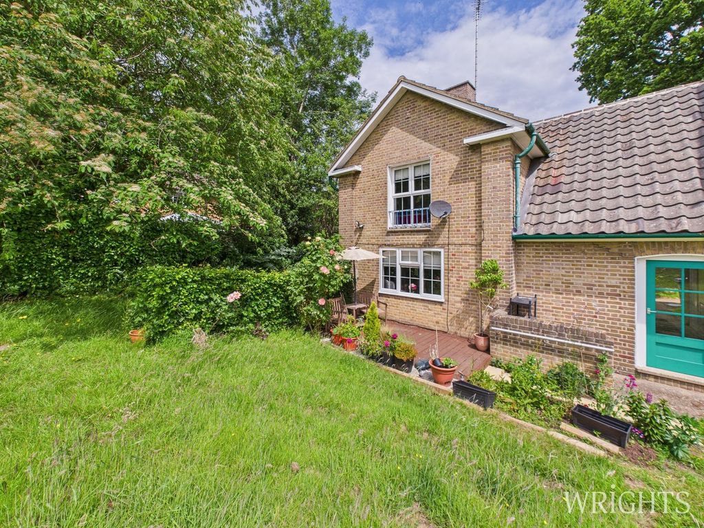 Property photo 2 of 20