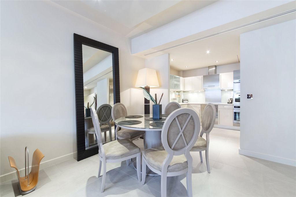 Property photo 2 of 9 Dining