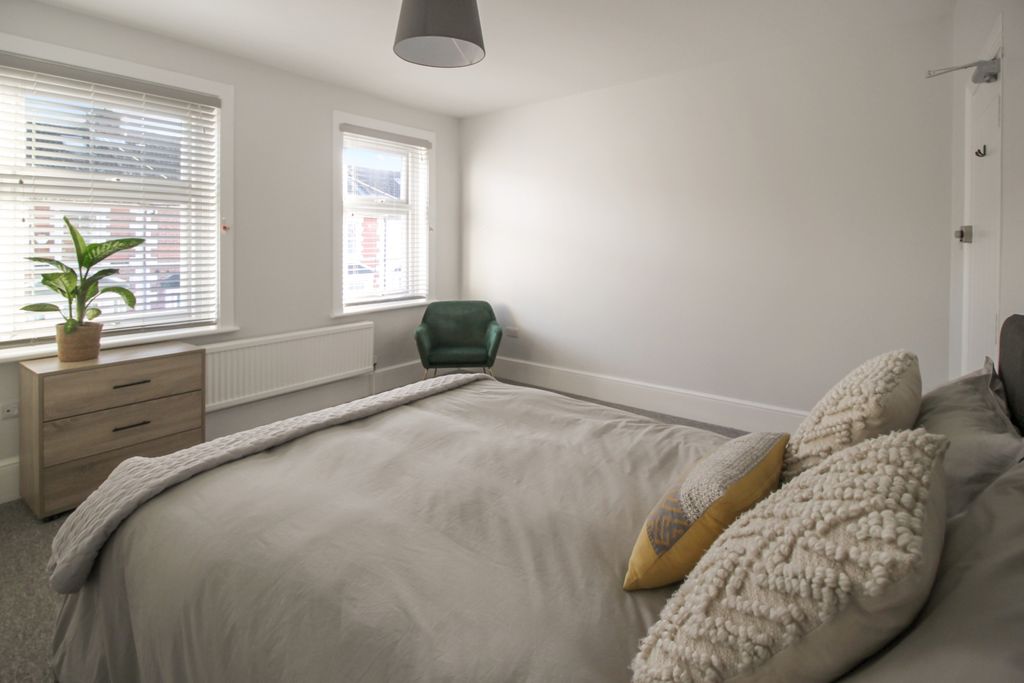 Property photo 3 of 7 Rm 3