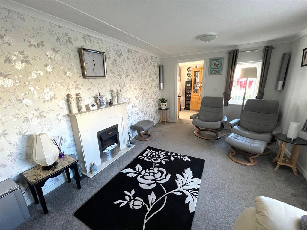 Property photo 3 of 16 4184 Lounge.Jpg