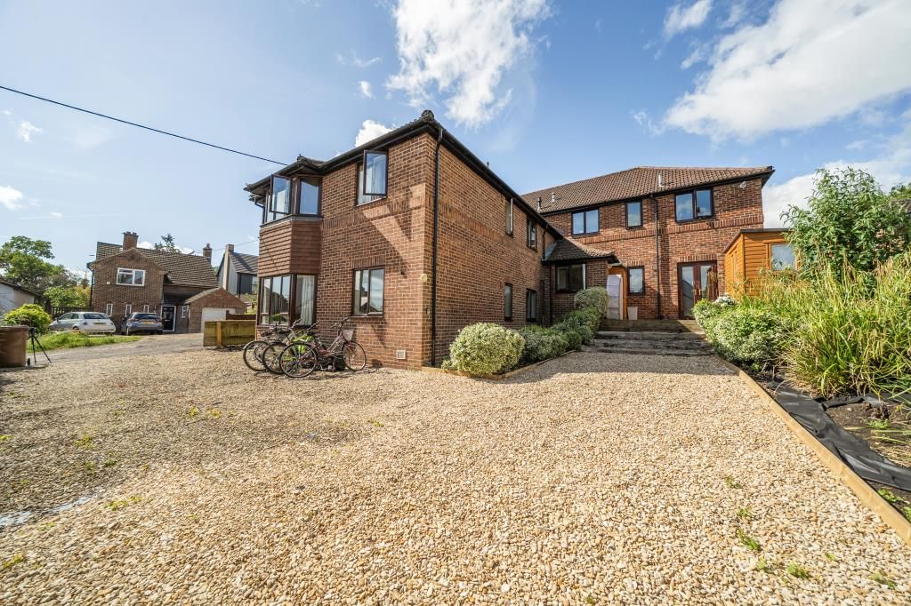 Property photo 1 of 17 External Side And Communal Garden