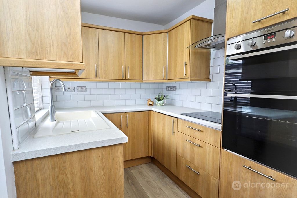 Property photo 3 of 27 5244775