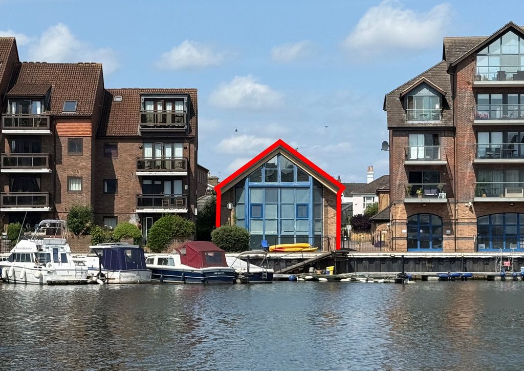 Property photo 1 of 2