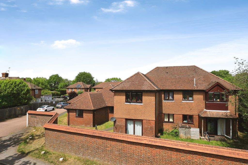 2 bed flat for saleWhitegates, Stonegate Way, Heathfield, East Sussex TN21 photo 5