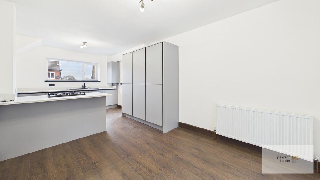 Property photo 3 of 16 Kitchen/Diner