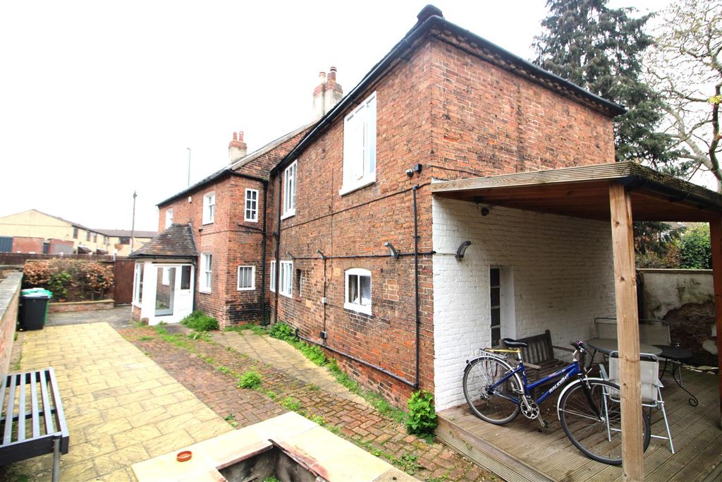 Property photo 1 of 24 External