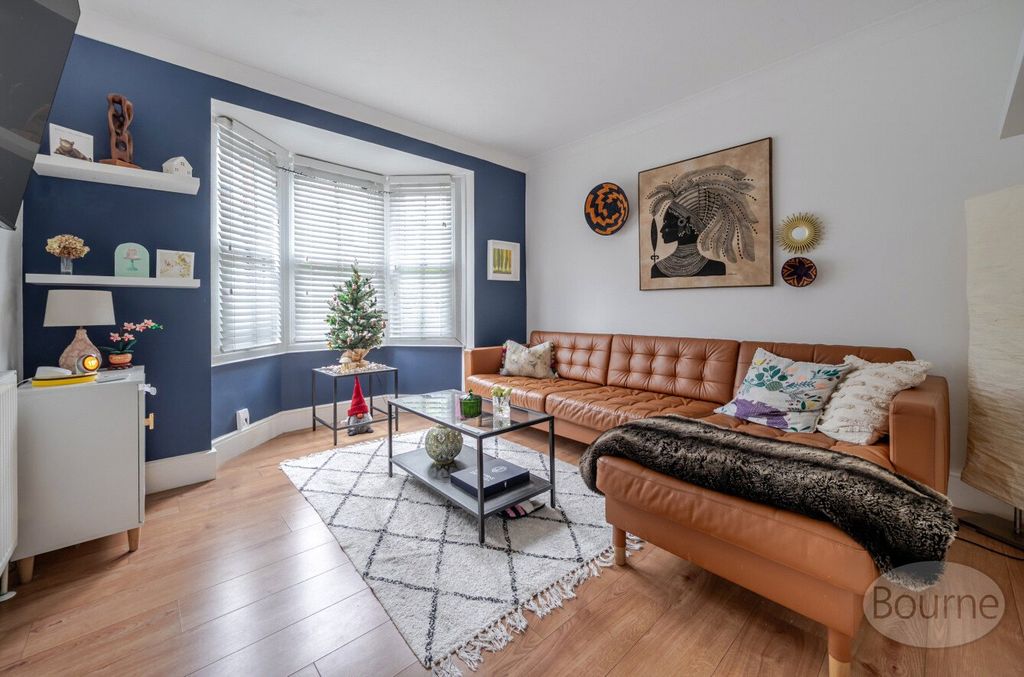 Property photo 2 of 21 Picture No. 11