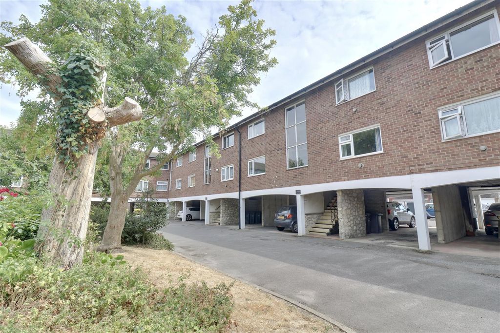Property photo 1 of 10 2D423De0-Fe6E-4500-Af35-F47DC44490A3_1_201_A.Jpeg