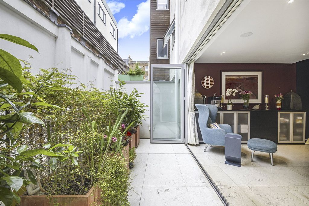 Property photo 1 of 15 Balcony
