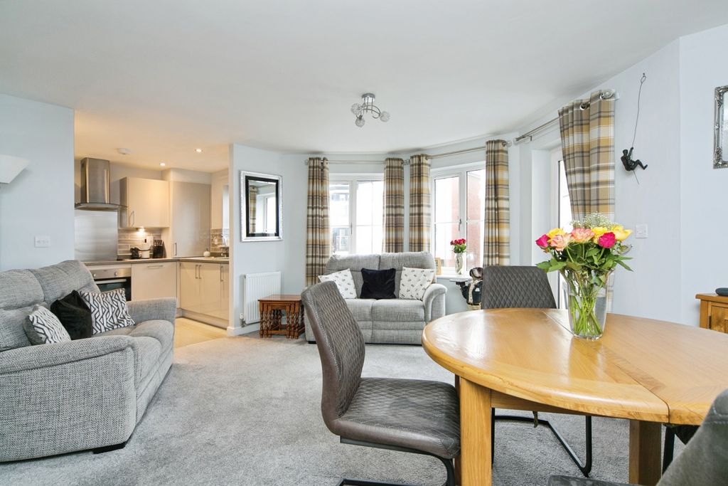 Property photo 2 of 17 Photo