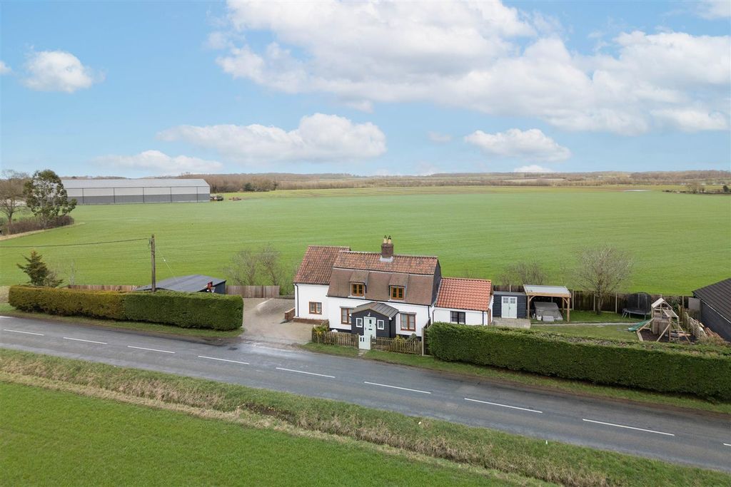 Property photo 3 of 33 Barn Owl Cottage, Burrough Green-11.Jpg