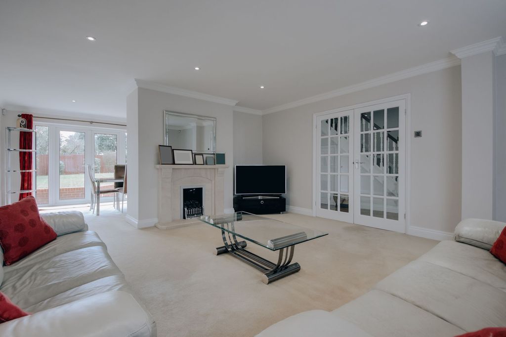 Property photo 3 of 19 Living Room