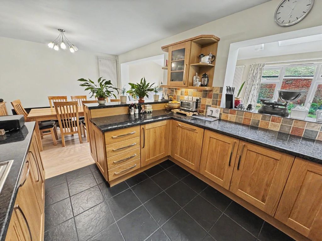Property photo 2 of 33