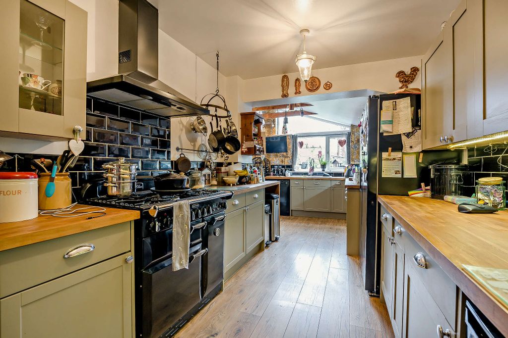 Property photo 2 of 21