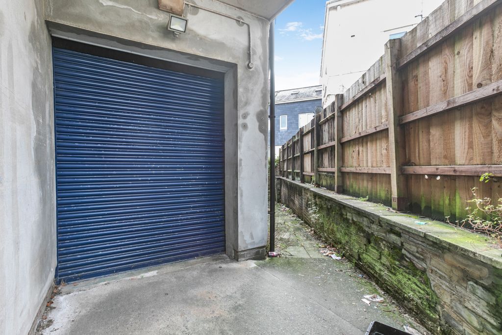 Property photo 3 of 5 21-22 Bay Tree Hill, Liskeard, Pl14 4Bg