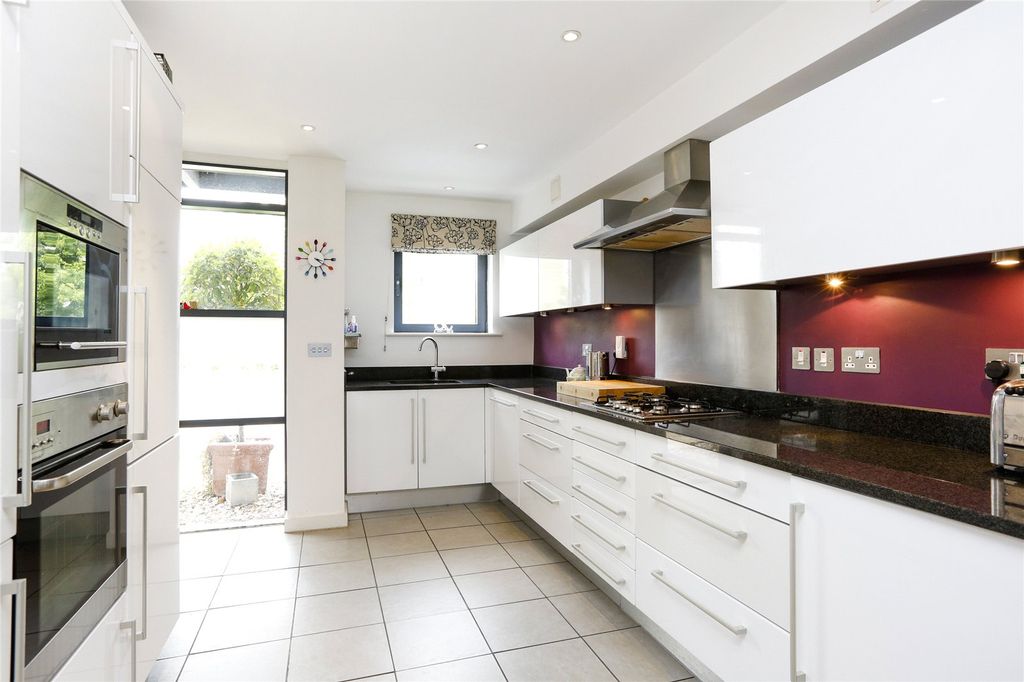 Property photo 3 of 22 Picture No. 06