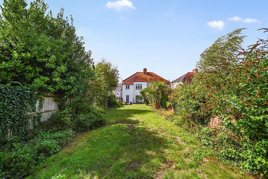 Property photo 1 of 15 Southdown Rd (21).Jpg