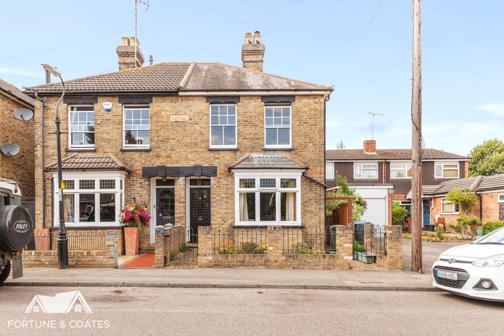 Property photo 1 of 27 Buryroad_28.Jpg