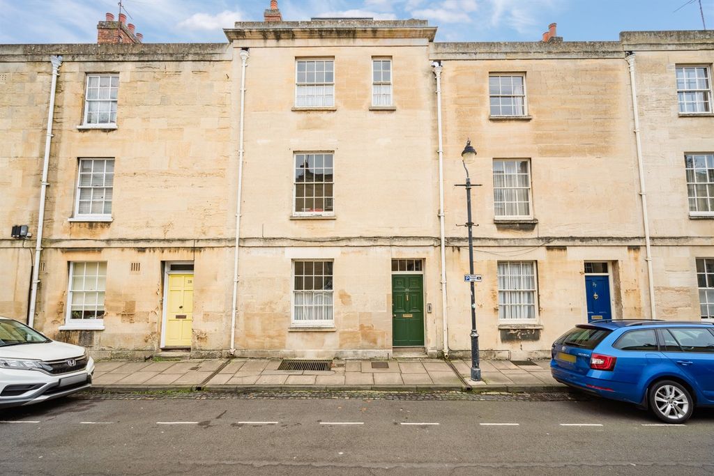 Property photo 1 of 8 (Main)