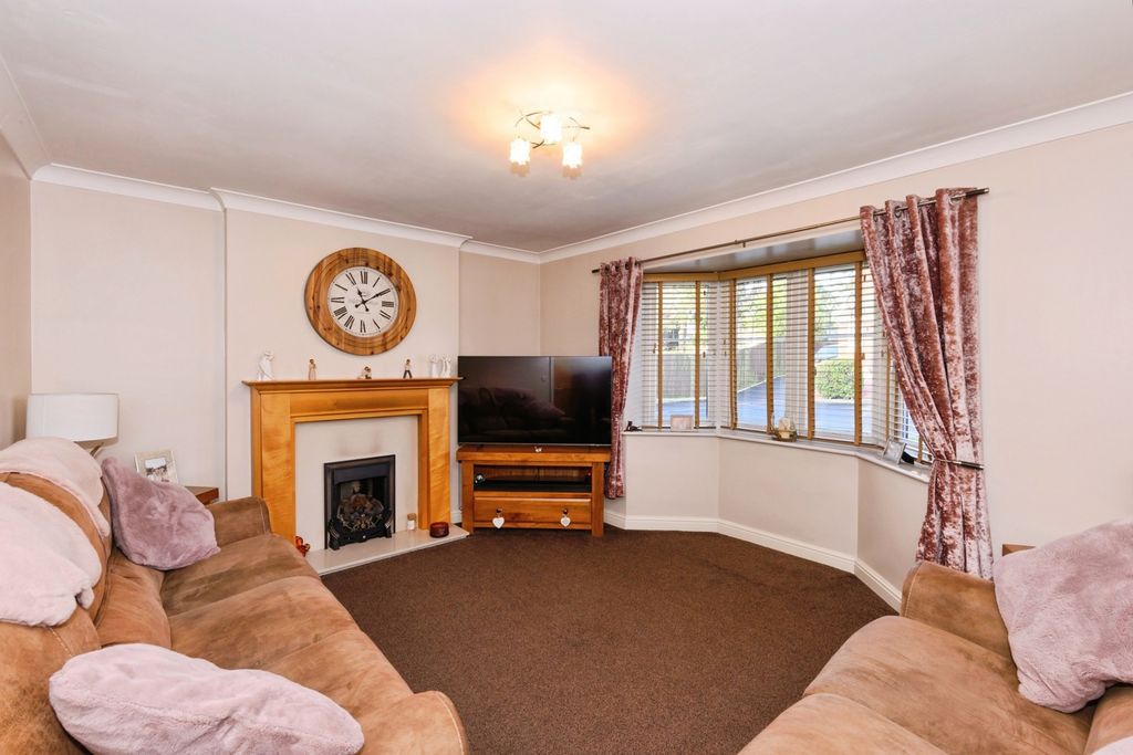 Property photo 2 of 10 Living Room