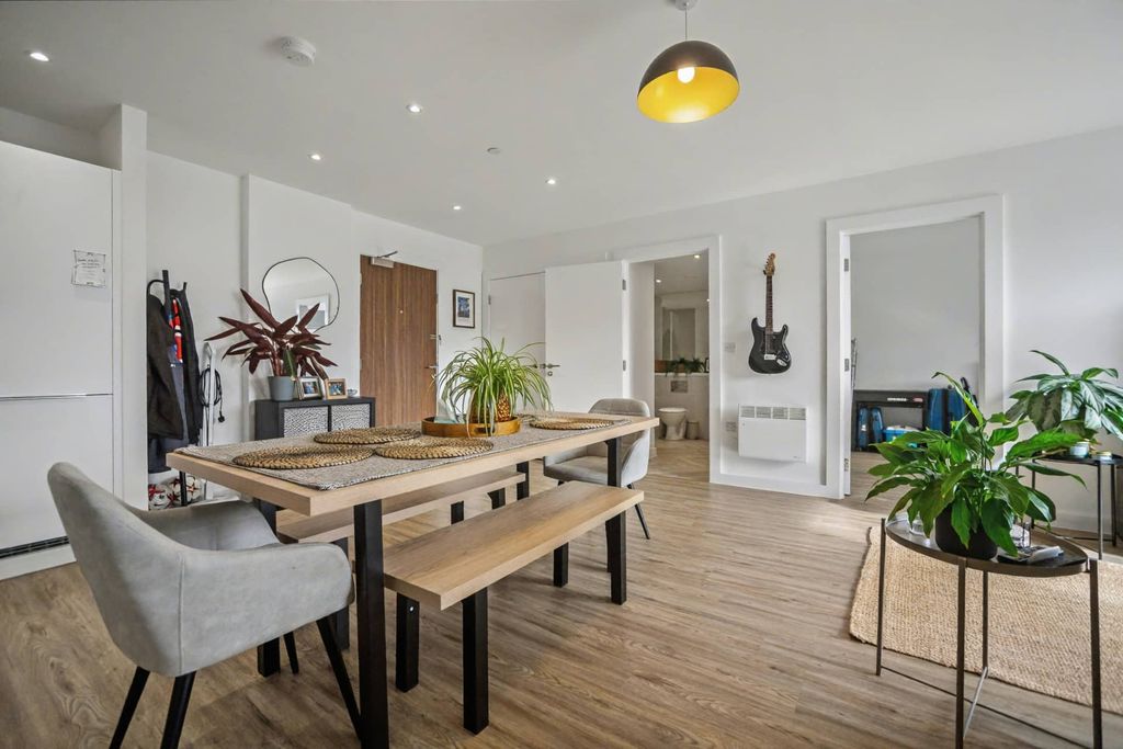 Property photo 3 of 16 104 Victory Place - Image 3