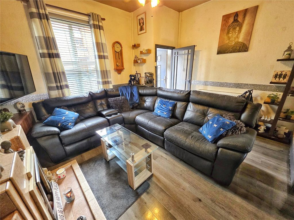 Property photo 1 of 12 Living Room
