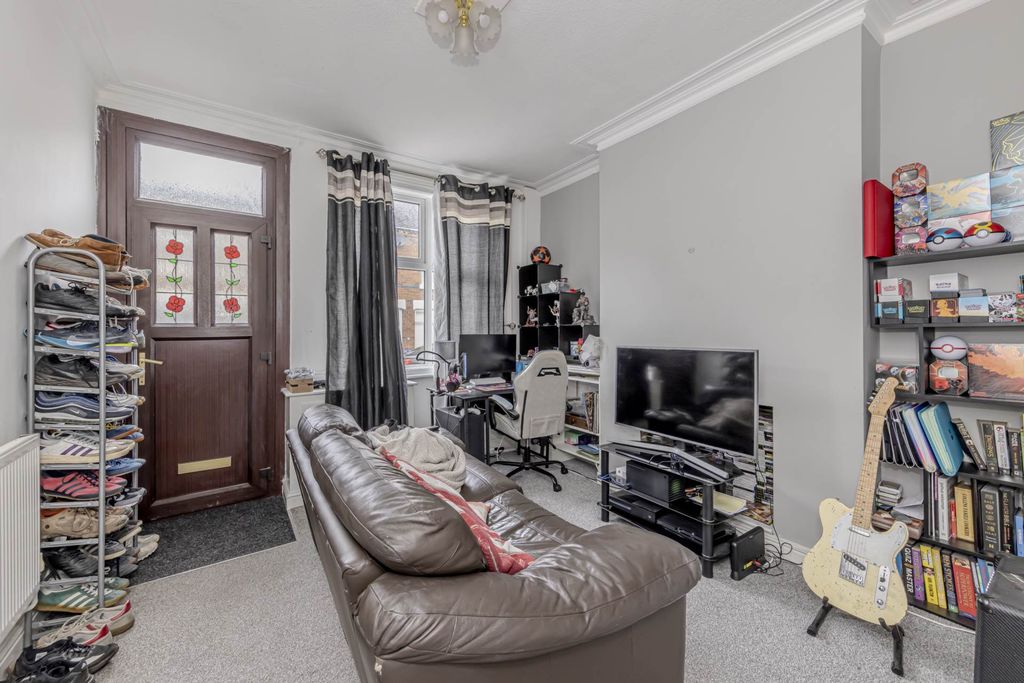 Property photo 2 of 18