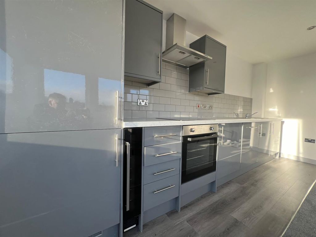 Property photo 2 of 5 0B8Dacf1-c255-4Aa7-986d-Edd372Fd84c9.Jpg