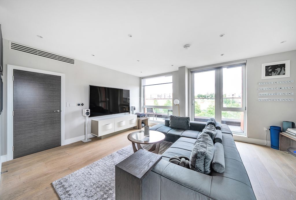 Property photo 2 of 20