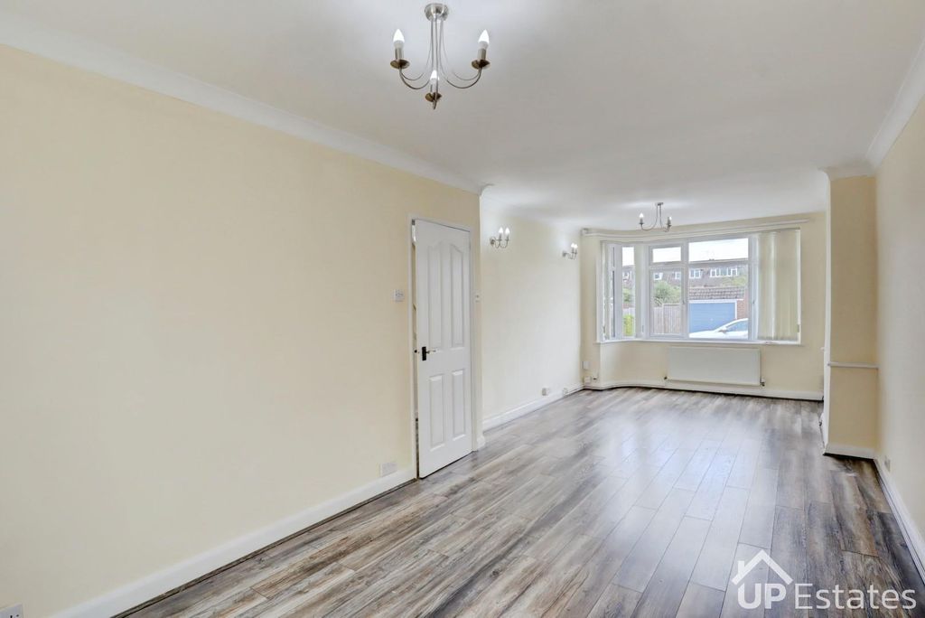 Property photo 2 of 13 Living/ Dining Area