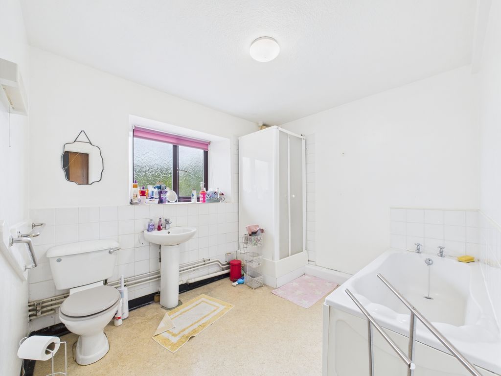 Property photo 3 of 5 Cam03519G0-Pr0315-Still003